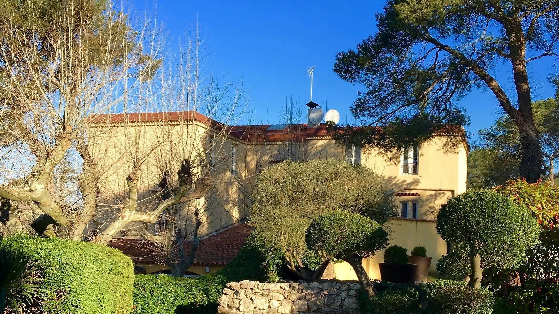Hotel Victor Cabries France